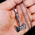 Viking dubbelzijdige bijl hanger van staal met vogelgravures en stevige ronde boxketting - Dubbele Bijl met Stalen Ketting