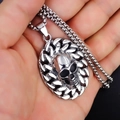 Punk schedel hanger ketting voor heren in zilver roestvrij staal met Cubaanse details - Schedel Cirkel Met Stalen Ketting