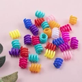 Bunte spiralförmige Dreadlock-Perlen Haarschmuck in Blau Lila Rosa und Gelb - Zufällige Mischfarben