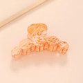Détail de la pince à cheveux à texture marbrée orange et design géométrique - Orange 6 (E3220 Orange 6)