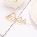 Elegante fermaglio per capelli dorato con perle bianche e design geometrico a triangolo - Oro (B8531)