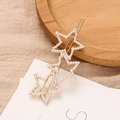 Elegante fermaglio per capelli in metallo dorato con tre stelle collegate e perle - Stile Stella (B8531)
