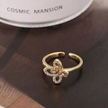 Eleganter, verstellbarer goldener Ring mit detailliertem Schmetterling und glitzerndem Zirkonia - Gold