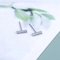 Orecchini a barra in argento S925 con zirconi cubici lucidi dallo stile minimalista - Barra (A1532) / Argento