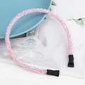 Dettaglio del cerchietto con perline rosa e strass luccicanti con cappucci di protezione - Stile Perle Rosa Opaco (F041615-5#)