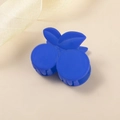 Dettaglio della molletta per capelli a ciliegia blu Klein opaco con texture in plastica - Stile a Forma di Ciliegia (F1356-6#)
