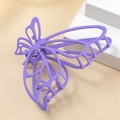 Dettaglio di una molletta per capelli a farfalla viola opaco con ali traforate - Forma a Farfalla (E3118-4#)