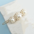Elegante fermaglio dorato con tre decorazioni floreali a grappolo di perle - Stile Grappolo di Fiori (F6409)