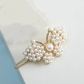 Elegante fermaglio per capelli a farfalla dorato con perle bianche su base minimale - Stile Farfalla (F6411)