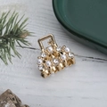 Dettaglio della molletta per capelli dorata con perle eleganti e strass scintillanti - Stile Perla Strass (C5530)