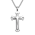 Dettaglio di un ciondolo a croce a tre strati in acciaio inossidabile con catena box - Argento Diviso Con Catena in Acciaio Inossidabile