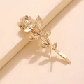 Eleganter goldener Metall-Rosen-Haarclip mit detaillierten Blättern auf warmem Hintergrund - Rosenblüten Gold Stil (C2122)