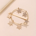 Nahaufnahme der goldenen runden Haarspange mit eleganten Sternanhängern aus Legierung - Stern Gold Stil (C2109)