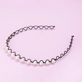 Serre-tête ondulé en métal noir pour femme orné d'élégantes perles blanches - Style Perle Artificielle (C7425)