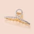 Nahaufnahme der goldenen Metall-Haarklammer mit glänzenden Strasssteinen und elegantem Design - Vollständiger Strass-Stil (M2103) / Gold
