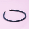 Detalle de diadema trenzada de chenilla azul con puntas negras antideslizantes - Azul Marino (E4413)