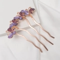 Dettaglio pettine per capelli a farfalla con strass viola e finitura oro rosa - Stile Farfalla Viola (I1201)