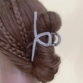Eleganter Haarklammer aus Silbermetall mit weißen Perlen für dickes Haar bei Flechtfrisuren - Kreuz Perle / Silber