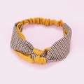 Detail van tweekleurige gele en houndstooth stoffen hoofdband met centrale gedraaide knoop - Geel Hahnentritt Patchwork