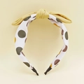 Dettaglio della fascia per capelli in tessuto per bambini con pois colorati e fiocco giallo - Albicocca a Pois (E1113)