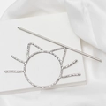 Fermaglio per capelli a forma di gatto in argento martellato su sfondo di seta bianca - Argento