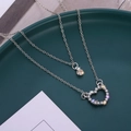 Collier double couche argenté avec un pendentif en forme de cœur et un charme en cristal - Argent (J5305)