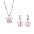 Dettaglio del set di gioielli con farfalle in resina rosa con collana e orecchini - Stile Farfalla Rosa Chiaro (J5305)