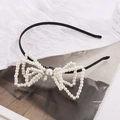Elegante handgemaakte parelboog haarband met witte parels op een zwarte metalen ring - Haarband / Zwart