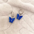 Boucles d'oreilles papillon tendance avec ailes en acétate bleu roi et anneaux argentés - Bleu saphir