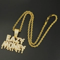 Détail du pendentif EAZY MONEY doré avec strass sur une chaîne torsadée style hip-hop - Pendentif Alphabet avec Chaîne Torsadée / Chaîne Torsadée 0.5*60CM / Or