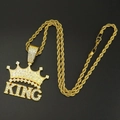 Dettaglio del ciondolo a corona KING dorato hip hop con pavé di zirconi scintillanti - Catena a Corda-60cm / Oro