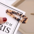 Close-up of a hollow teardrop tortoiseshell hair clip made of premium acetate material - Light Leopard