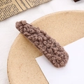 Nahaufnahme der braunen Teddy-Plüsch-Textur auf einer langen Winter-Haarspange für Damen - Kaffee (E6202)