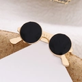 Spilla chic a forma di occhiali da sole dorati con smalto nero su supporto base - Stile Occhiali da Sole Nero Oro (C4434)