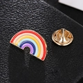 Regenbogen-Emaille-Brosche mit sechsfarbigem Design und Goldmetallbeschichtung - Regenbogen Stil (H3409)