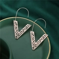 Pendientes geométricos dorados en forma de V con elegantes motivos calados - Estilo Hueco en V Oro Rosa (B1223)