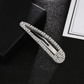 Eleganter silberner Wassertropfen-Haarclip mit funkelnden weißen Strasssteinen auf Schwarz - Dichte Strass Silber (C4217)