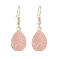Elegante vergoldete Ohrhänger mit rosa Tropfenkristall und funkelnder Harztextur - Druzy-Textur Wassertropfen-Ohrstecker / Dunkelrosa