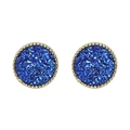 Détails de boucles d'oreilles rondes dorées avec résine bleu foncé et texture rayonnante - Bleu foncé