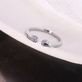 Eleganter verstellbarer Silber-Kupfer-Ring mit zwei brillanten Zirkonia-Steinen besetzt - Silber