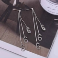 Elegante silberne Quasten-Ohrringe mit funkelnden, kristallbesetzten Zahl-6-Anhängern - Silber (A9311)