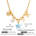 Collana in acciaio dorato con pendenti stella marina corallo e perle bianche - Collana con Ciondolo Elemento Oceano (XL31709)
