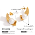 Pendientes ovalados de acero inoxidable dorado con elegantes perlas blancas - Estilo Perla en Forma de Abanico (EH11882)