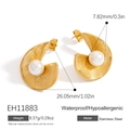 Pendientes vintage de acero inoxidable dorado con perlas blancas redondas centrales - Estilo Perla de Textura Radiante (EH11883)