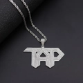 Makroaufnahme von silbernem TAP Hip Hop Anhänger mit Zirkon-Mikropflaster und Kordelkette - TAP-Buchstaben-Stil (GS-3008) / Silber