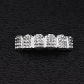 Zilveren iced out hiphop grillz met zes micro pave tanden op zwart leer - Zilveren Boventand