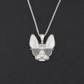Detailopname van hip-hop bulldog hanger met witte zirkonia en zilverkleurige gedraaide ketting - Zilver (Touwketting)