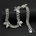 Dettaglio della catena cubana con diamanti pavé e ciondoli a farfalla stile hip-hop - 45cm / Argento