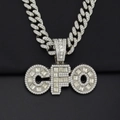 Collar con colgante de letras CFO y cadena cubana plateada de estilo hip hop iced - Colgante Plateado Con Cadena Cubana De Strass 45CM