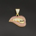 Hiphop gouden ketting met hanger van roze strass-lippen en witte kristallen tanden - Met 60CM Gevlochten Ketting / Gouden Roze Lippen